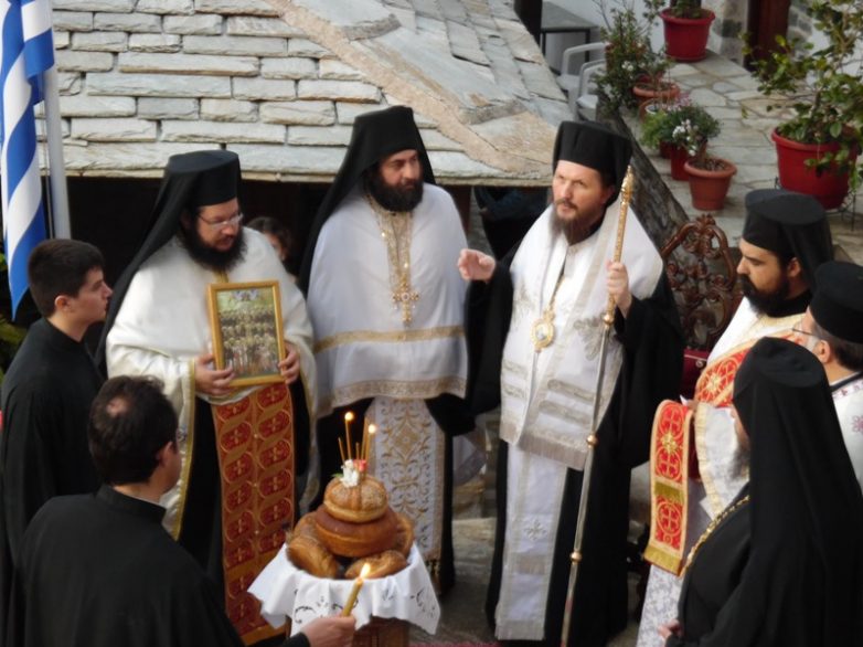 Στην Ι. Μ. Παναγίας Λαμπηδόνος  ο Επίσκοπος  Σαλώνων  για τη Σύναξη των Οσίων Αγιορειτών Πατέρων