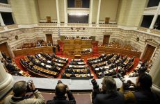 Υπερψηφίστηκαν τα προαπαιτούμενα – 36 διαρροές από ΣΥΡΙΖΑ