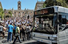 Σε στενή πολιορκία βρίσκεται ο δήμαρχος της Ρώμης