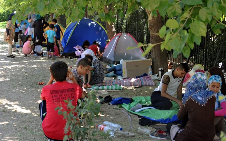 Καταυλισμοί στις… πλατείες