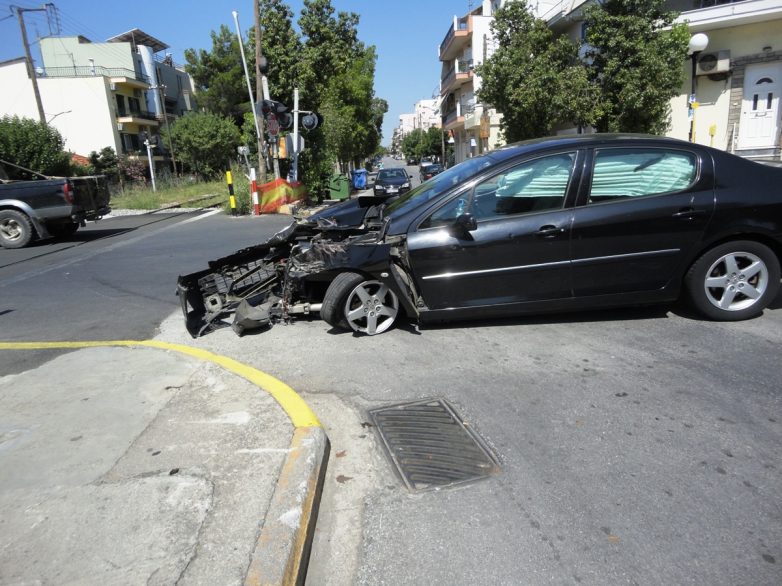 Τροχαίο υλικών ζημιών στην λεωφόρο Αθηνών