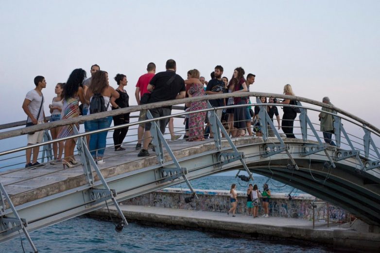 Έγινε η 1η φωτογραφική βόλτα στην πόλη του Βόλου.