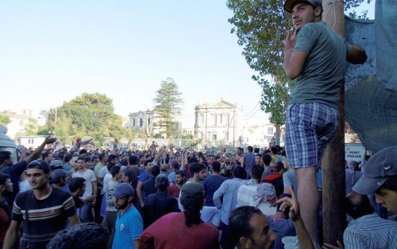 Μυτιλήνη: Μολότοφ σε καταυλισμό προσφύγων έριξαν ανήλικοι