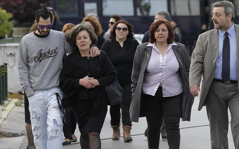 Με την κατάθεση της μητέρας του Φύσσα συνεχίζεται η δίκη της Χρυσής Αυγής