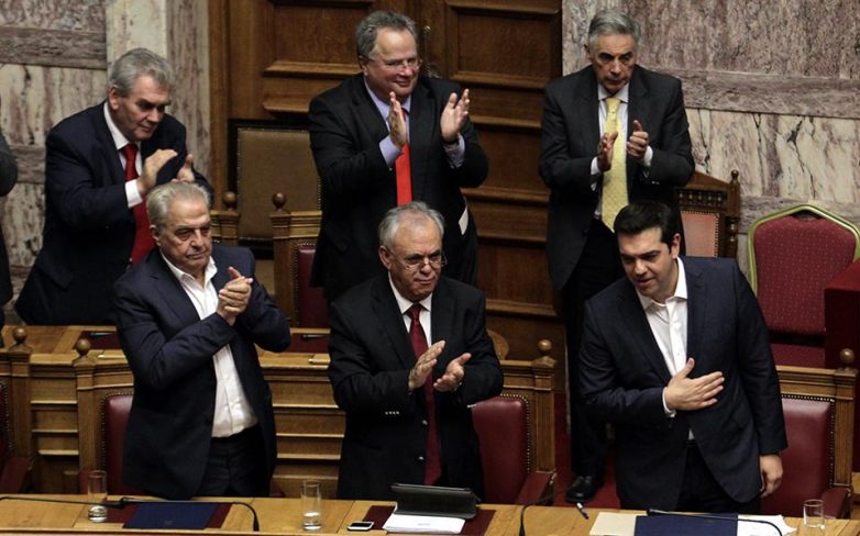 Απομόνωση του κ. Τσίπρα στη Βουλή κατά τη ψηφοφορία για ψήφο εμπιστοσύνης