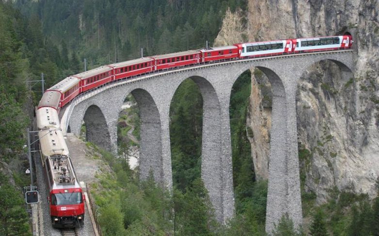 Στρασβούργο: Τουλάχιστον επτά νεκροί από εκτροχιασμό τρένου