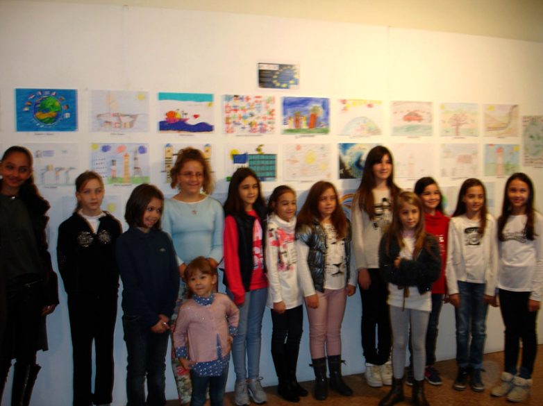 Διακρίσεις Λαρισαίων μαθητών σε διαγωνισμούς ζωγραφικής και παραμυθιών για την Ευρώπη