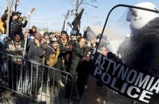 Αστυνομική επέμβαση για τη διάνοιξη της σιδηροδρομικής γραμμής στην Ειδομένη