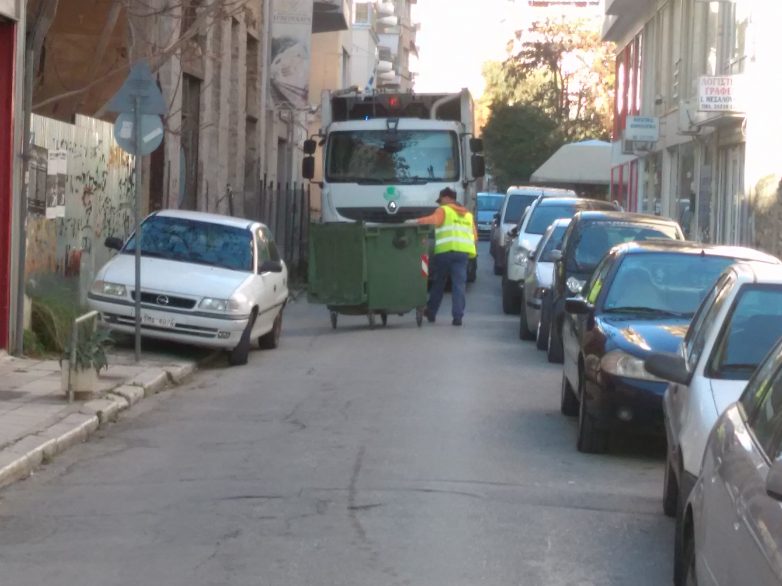 Βλάβη σε δύο απορριμματοφόρα του Δ. Βόλου