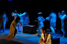 Την θεατρική παράσταση «Από Ανατολή σε Δύση, παραμύθι να αρχινίσει…» παρουσιάζει το  Θεατρικό Εργαστήρι