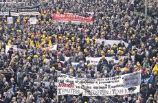 Πυρ ομαδόν από σωματεία κατά της κυβέρνησης για την απαγόρευση διαδηλώσεων