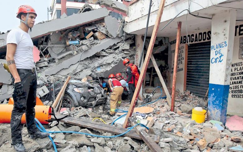 Ισημερινός: Στους 413 έφτασαν οι νεκροί από τον σεισμό