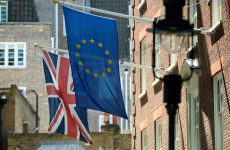 Βρετανία: Η κυβέρνηση συμφώνησε να εγγραφεί στον νόμο η ημερομηνία του Brexit