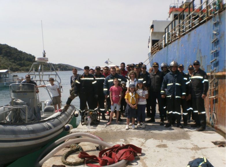 Άσκηση πυρκαγιάς επί αγκυροβολημένου πλοίου στη Σκιάθο