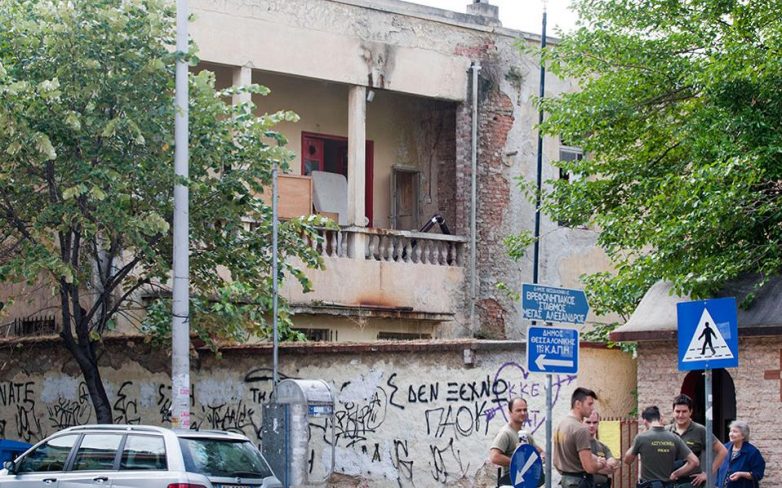 Θεσσαλονίκη: Αστυνομική επιχείρηση για την εκκένωση τριών υπό κατάληψη κτιρίων