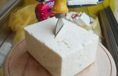 Δανέζικες εταιρείες πουλούσαν λευκό τυρί για φέτα