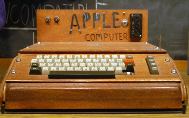 Ο πρώτος Apple δημοπρατήθηκε προς 727.000 ευρώ