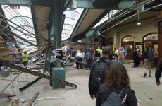 Μία νεκρή και δεκάδες τραυματίες από την πρόσκρουση τρένου σε σταθμό του Νιου Τζέρσεϊ