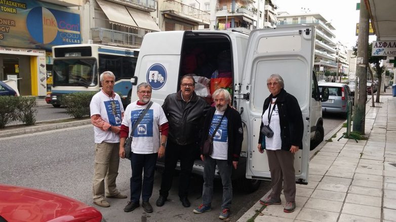 Γάλλοι εθελοντές επισκέπτονται την Ελλάδα για να μεταφέρουν βοήθεια