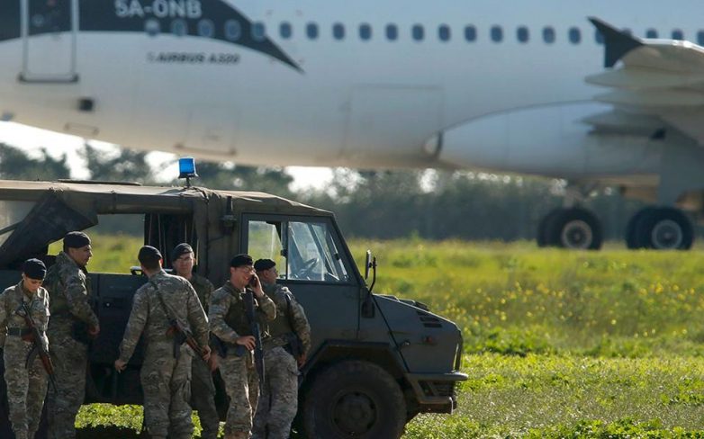 Μάλτα: Παραδόθηκαν και συνελήφθησαν οι αεροπειρατές – Ελεύθεροι οι επιβάτες