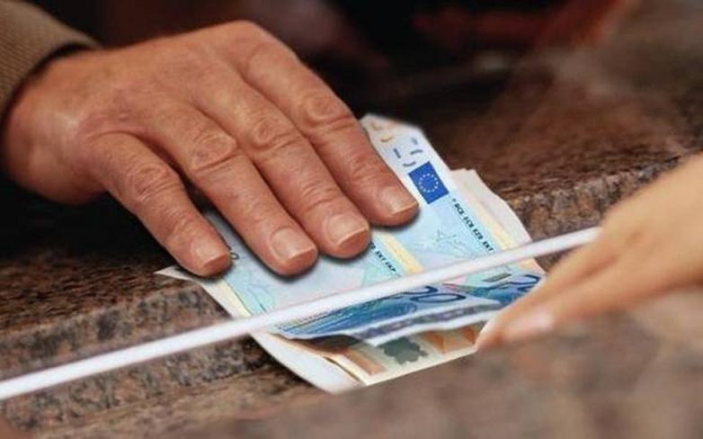 Έρχονται περικοπές για 250.000 δικαιούχους του ΕΚΑΣ