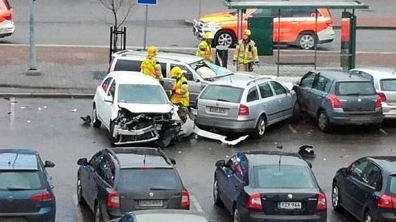Yπό την επήρεια μέθης γυναίκα επαγγελματίας οδηγός προκάλεσε τροχαίο