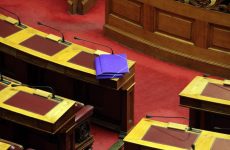 Ένταση στη Βουλή για τη νέα «καταιγίδα» τροπολογιών