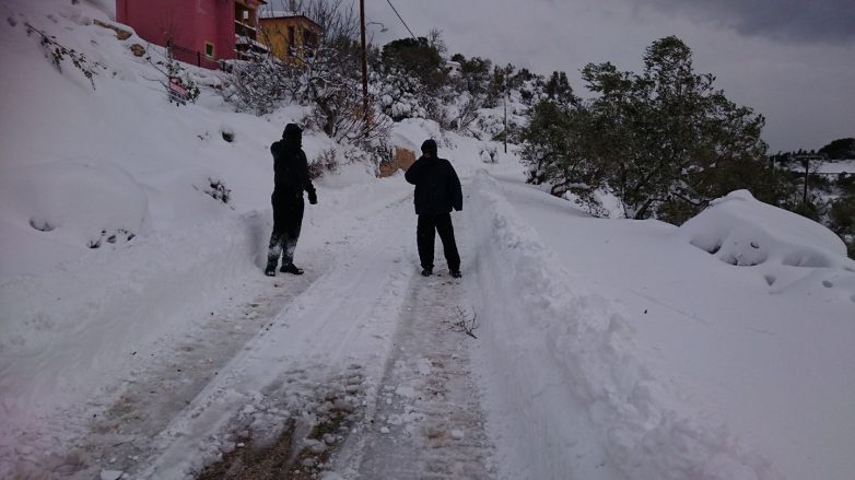 Τις πληγές τους από την επέλαση του χιονιά μετρούν οι κάτοικοι της  Αλοννήσου