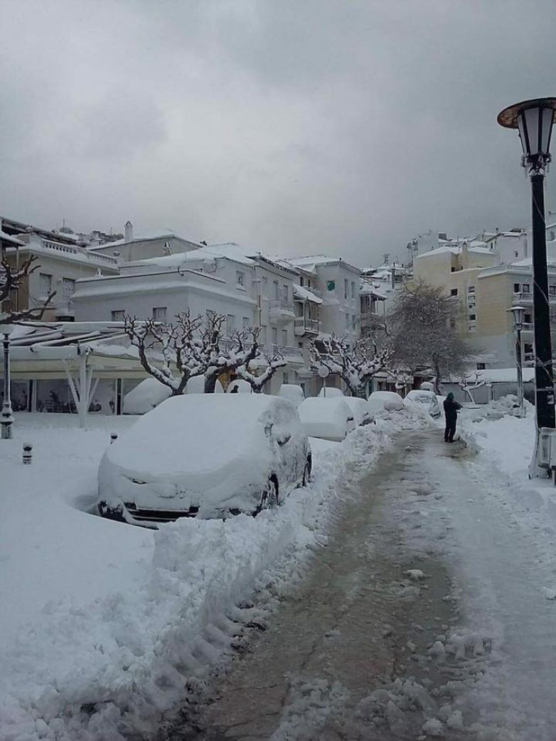 Απεγκλωβισμός ενός νεαρού ζευγαριού στη Σκόπελο