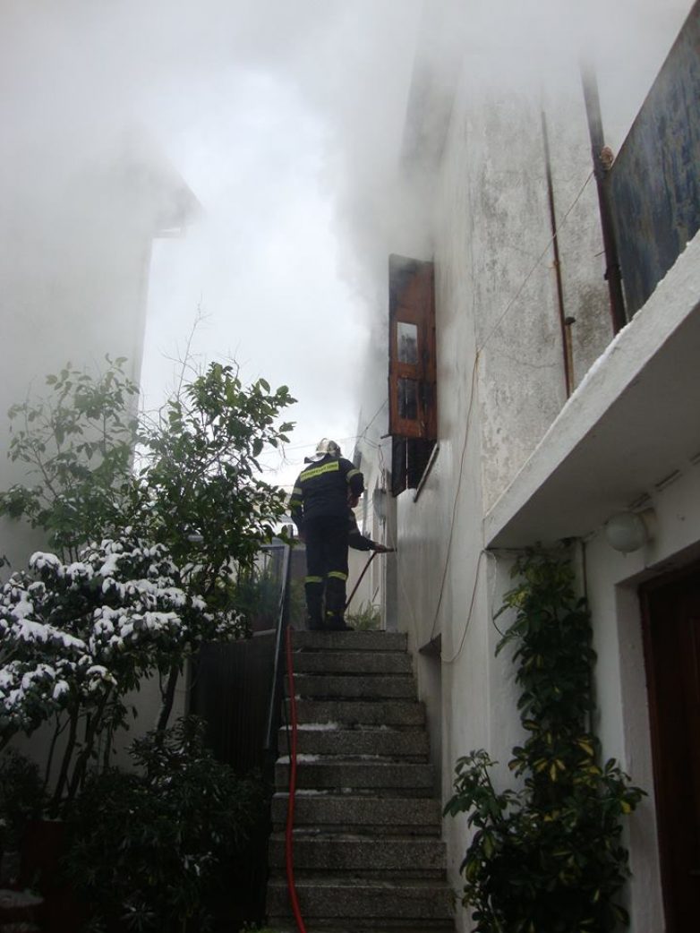 Πυρκαγιά σε διώροφη κατοικία στη Σκόπελο
