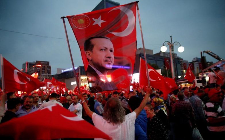 Τουρκία: Οριακή ήττα Ερντογάν στο δημοψήφισμα «δείχνουν» οι περισσότερες δημοσκοπήσεις