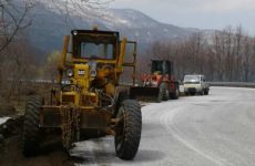 Καθαρισμός ρείθρων, τάφρων και ερισμάτων στο εθνικό και επαρχιακό οδικό δίκτυο Μαγνησίας