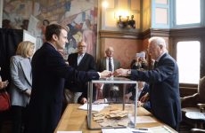 Γαλλικές εκλογές: Συσπείρωση υπέρ Μακρόν – Στο β’ γύρο περνά η Λεπέν