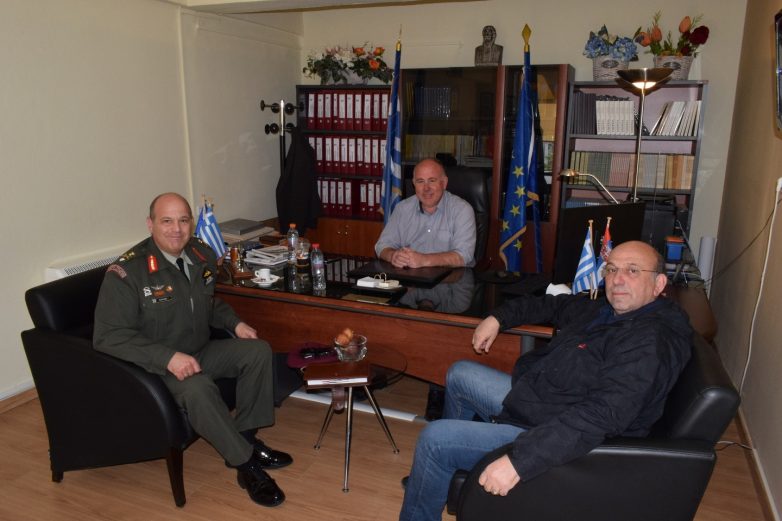 Συνάντηση  δημάρχου Ρήγα Φεραίου με το νέο διοικητή της 1ης Ταξιαρχίας Αεροπορίας Στρατού Στεφανοβικείου