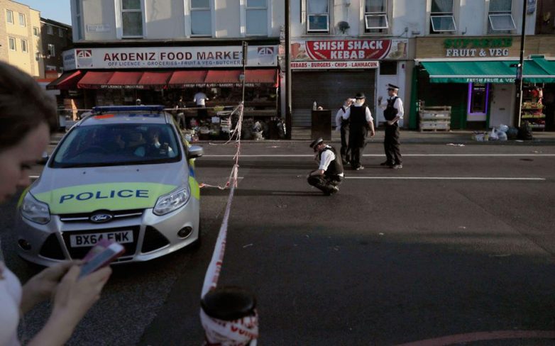 Λονδίνο: Βαν έπεσε πάνω σε πεζούς κοντά σε τζαμί