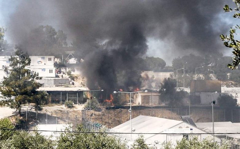 Δύο τραυματίες από φωτιά σε εργοστάσιο πλαστικών στα Οινόφυτα