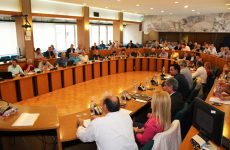 Αποδοκίμασε το Περιφερειακό Συμβούλιο Θεσσαλίας τον ρασοφόρο που βεβήλωσε το Μνημείο του Ολοκαυτώματος