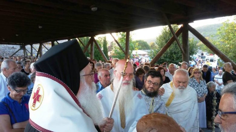 Πλήθος  κόσμου στη μονή  Τιμίου Προδρόμου στην  Ανατολή Αγιάς