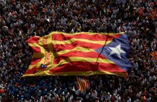 Υποστηρικτές του δημοψηφίσματος καταλαμβάνουν εκλογικά κέντρα στην Καταλωνία