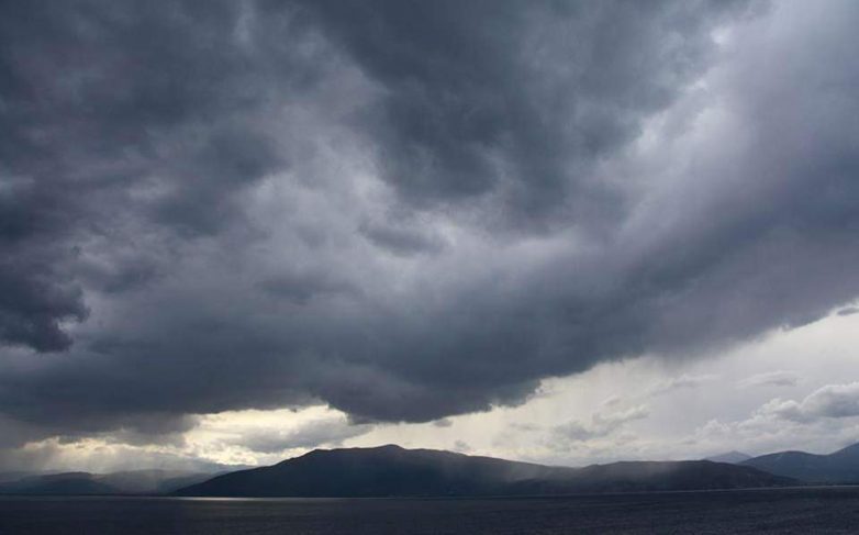 Συννεφιά και βροχερό σκηνικό σε όλη τη χώρα την Τρίτη