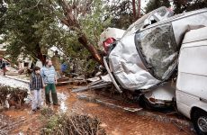 «Η Μάνδρα θρηνεί, δεν έμεινε τίποτα όρθιο»