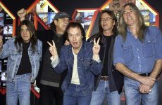Πέθανε ο θρυλικός κιθαρίστας και συνιδρυτής των AC/DC, Μάλκολμ Γιανγκ