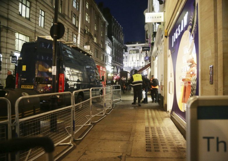 Λονδίνο: «Δεν υπάρχουν ενδείξεις για πυροβολισμούς» στον σταθμό Oxford Circus
