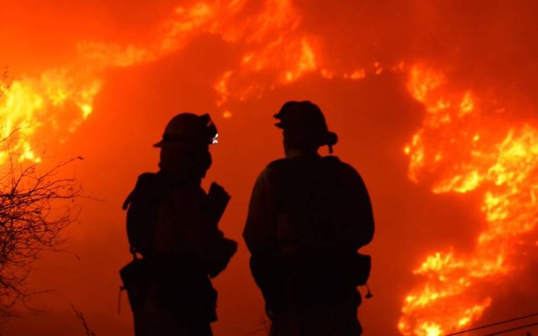 Μαίνονται οι πυρκαγιές στην Καλιφόρνια – Εκκενώνονται νέες περιοχές