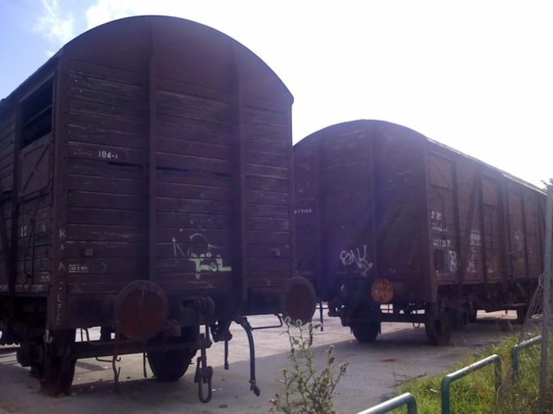 Καταστράφηκαν βαγόνια του ΟΣΕ πίσω από τη ΜΕΤΚΑ