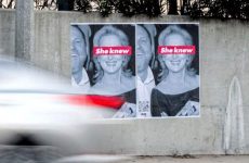 «Η Μέριλ Στριπ ήξερε»: Οι αφίσες κατά της ηθοποιού που γέμισαν το Λος Αντζελες
