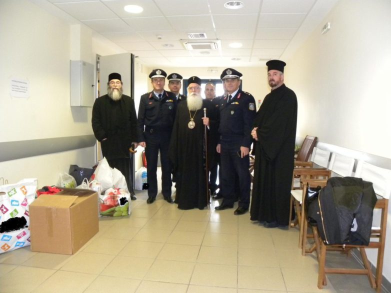 Οι Αστυνομικές Υπηρεσίες της Θεσσαλίας προσφέρουν τρόφιμα, ρούχα, παιχνίδια και άλλα είδη σε κοινωφελή ιδρύματα και φορείς
