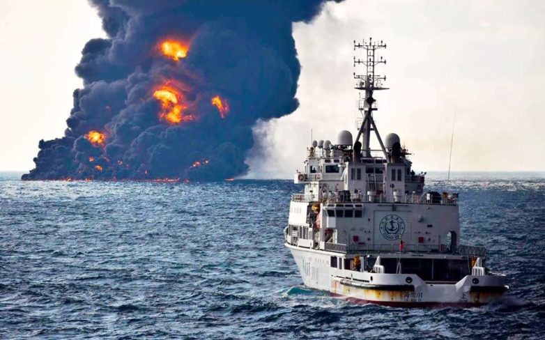 Δύο πετρελαιοκηλίδες 109 τετραγωνικών χιλιομέτρων από το ναυάγιο του ιρανικού δεξαμενόπλοιου