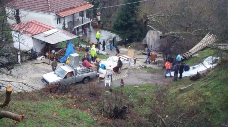 Εκκένωση σπιτιών σε χωριό των Τρικάλων