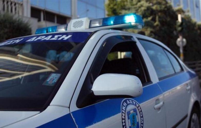 Νεκρή από σφαίρα στο κεφάλι 51χρονη στη Μάνδρα